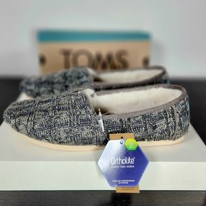 TOMS 7.5 gray Fuzzy sweater knit Faux shearling Alpargata loafers